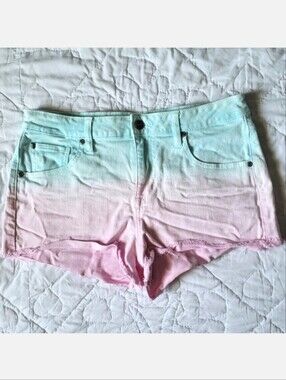 2/$20 🍀 Blackheart High Rise Cutoff Booty Shorts